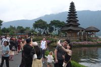 Sewa Elf Long Bali
